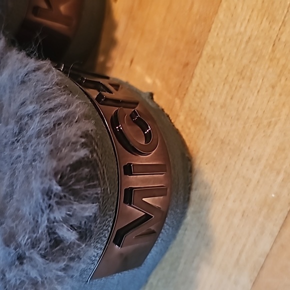 💖💖💖 Michael Kors fuzzy slides - Picture 9 of 10